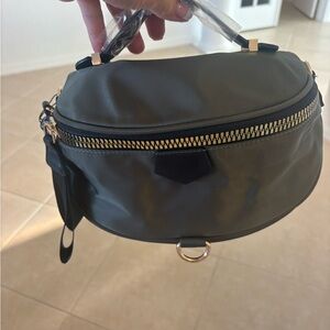 Military Fany pack with crossbody gold hardware ❤️